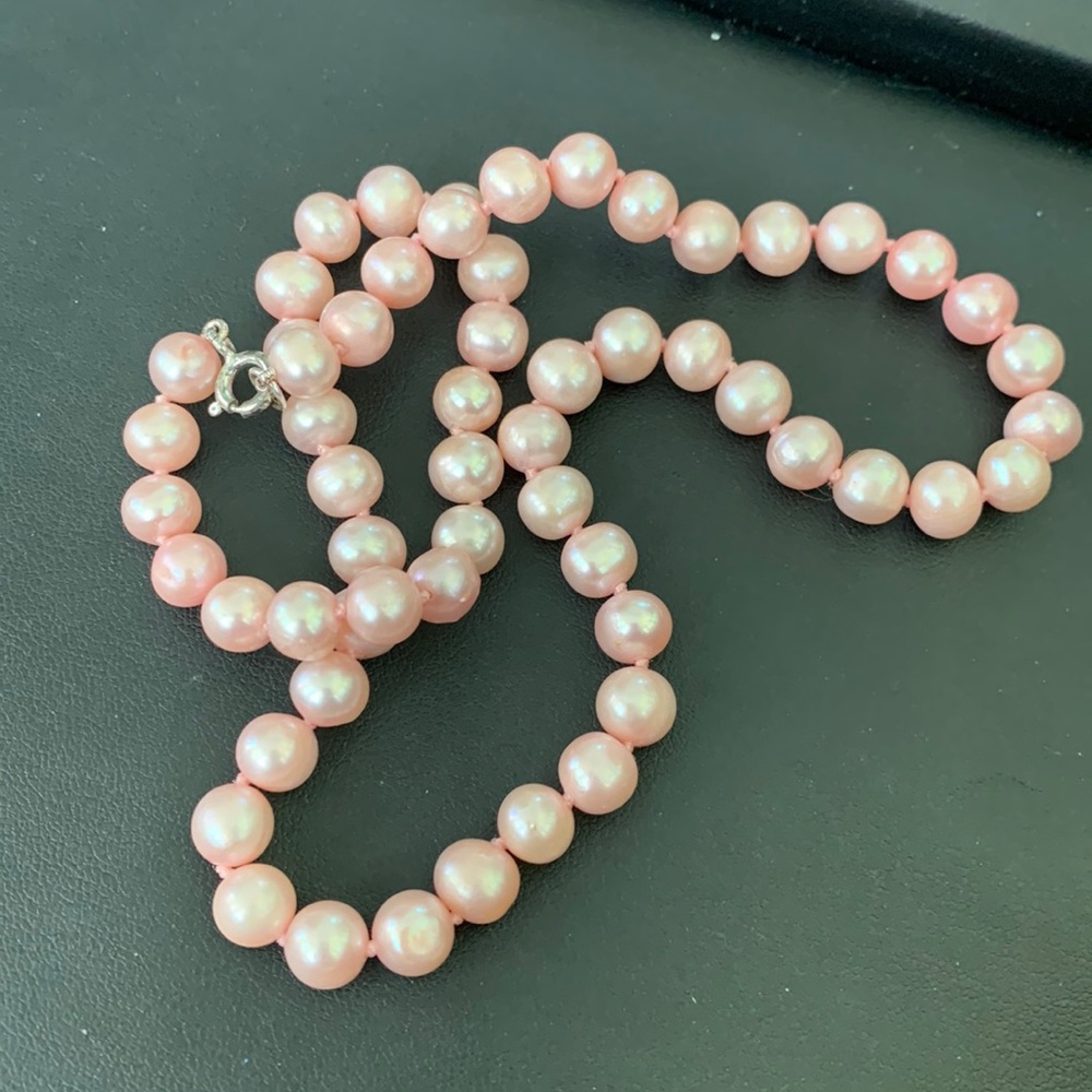 Fashionable Pearl Necklace
